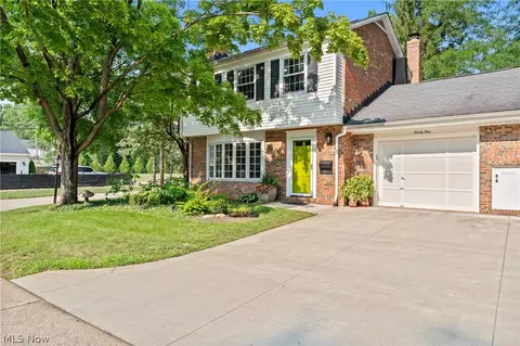 91 Yardley Ln, Akron, OH 44313