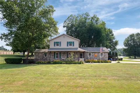 5051 Fox Ridge Dr, North Canton, OH 44720