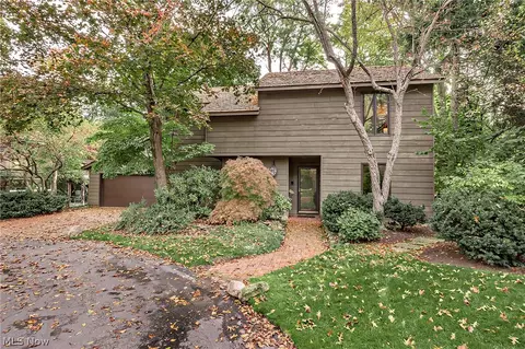12616 Cedar Rd, Cleveland Heights, OH 44106
