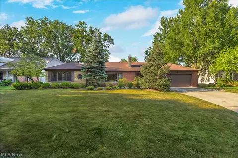 4820 W 211th St, Fairview Park, OH 44126