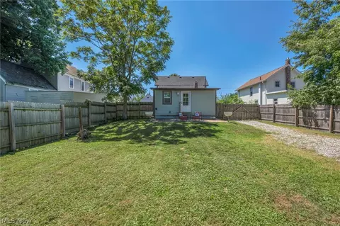 Exterior - 1007 Lake Ave, Elyria, OH 44035 photo 7 of 10