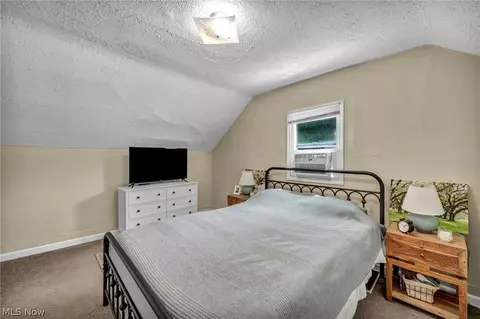 Bedroom - 1007 Lake Ave, Elyria, OH 44035 photo 2 of 7