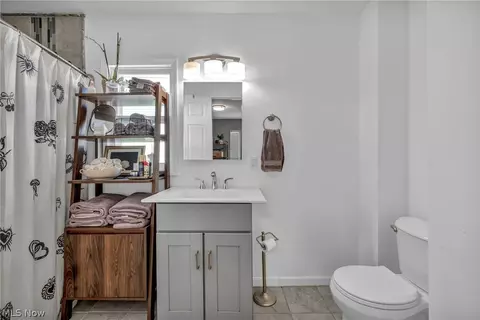 Bath - 1007 Lake Ave, Elyria, OH 44035 photo 1 of 2