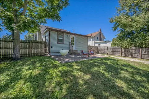 Exterior - 1007 Lake Ave, Elyria, OH 44035 photo 9 of 10