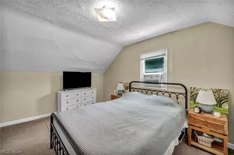 Bedroom - 1007 Lake Ave, Elyria, OH 44035 photo 2 of 5