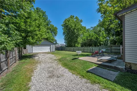 Exterior - 1007 Lake Ave, Elyria, OH 44035 photo 5 of 10