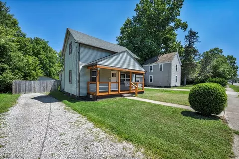 Exterior - 1007 Lake Ave, Elyria, OH 44035 photo 1 of 10