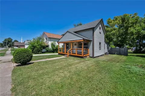 Exterior - 1007 Lake Ave, Elyria, OH 44035 photo 2 of 10