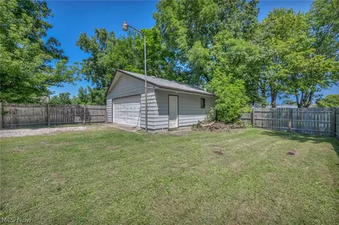Exterior - 1007 Lake Ave, Elyria, OH 44035 photo 8 of 10