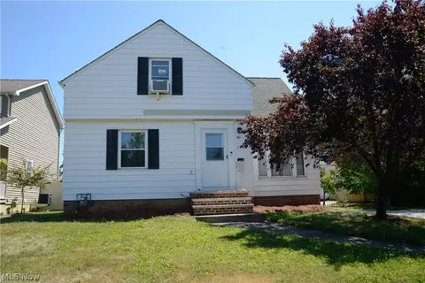 1081 Argonne Rd, South Euclid, OH 44121