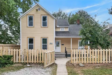 3925 Bridge Ave, Cleveland, OH 44113