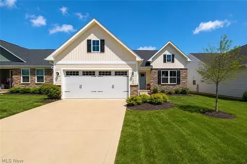 129 Eagle Cir, Amherst, OH 44001