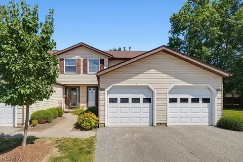 1905 Ridge Meadow Ct, Twinsburg, OH 44087