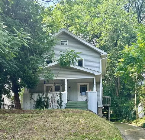 1498 Overlook Dr, Akron, OH 44314