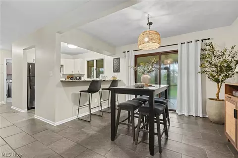 Dining - 1260 Boardman Canfield Rd #6, Boardman, OH 44512 photo 2 of 2