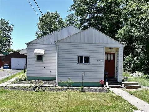2085 Clermont Ave NE, Warren, OH 44483