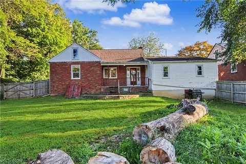 Exterior - 683 Sunset Blvd, Mansfield, OH 44907 photo 5 of 6