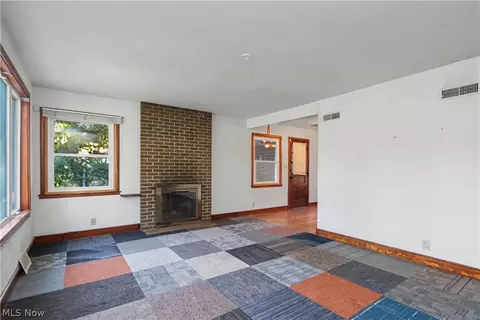 Living - 683 Sunset Blvd, Mansfield, OH 44907 photo 2 of 4