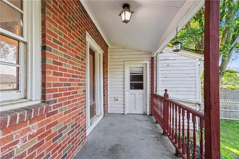 Exterior - 683 Sunset Blvd, Mansfield, OH 44907 photo 2 of 6