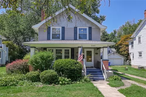 246 Lawrence St, Ravenna, OH 44266