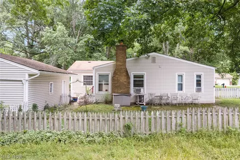 Exterior - 2214 Conwill Rd, Stow, OH 44224 photo 2 of 5