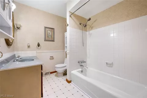 Bath - 2214 Conwill Rd, Stow, OH 44224 photo 2 of 2