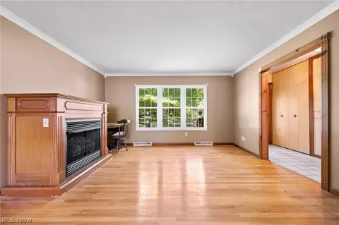 Living - 2214 Conwill Rd, Stow, OH 44224 photo 2 of 7