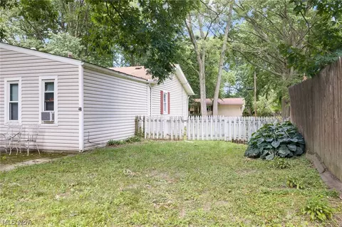 Exterior - 2214 Conwill Rd, Stow, OH 44224 photo 4 of 5