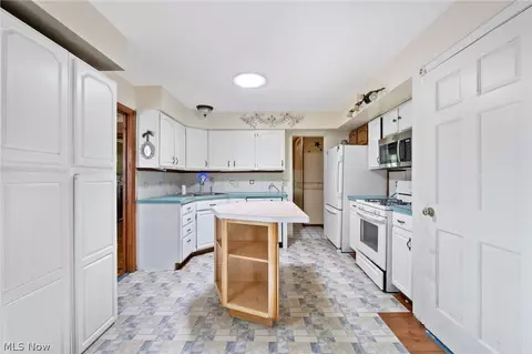 Kitchen - 2214 Conwill Rd, Stow, OH 44224 photo 2 of 3