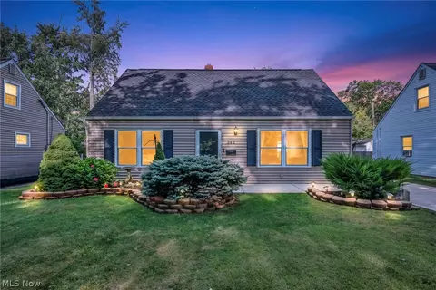 342 Inwood Blvd, Avon Lake, OH 44012