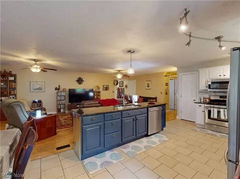 Kitchen - 1083 Dock Rd, Madison, OH 44057 photo 4 of 5