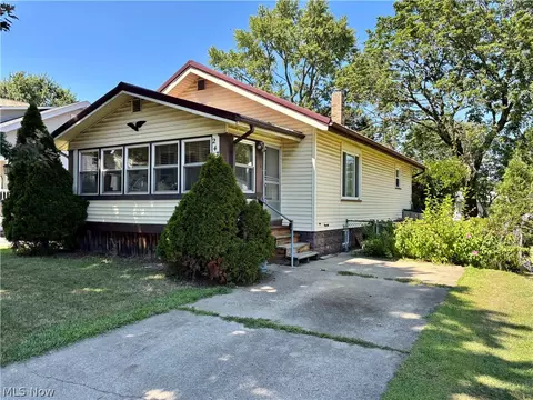 247 N Avenue Ave NE, New Philadelphia, OH 44663