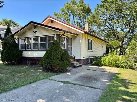 247 N Avenue Ave NE, New Philadelphia, OH 44663