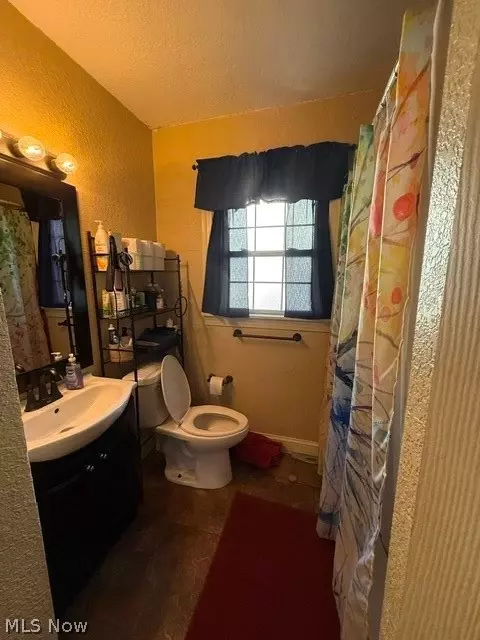 Bath - 178 Argyle Ave, Boardman, OH 44512 photo 1 of 2