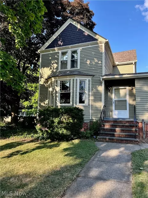 2649 S Taylor Rd, Cleveland Heights, OH 44118