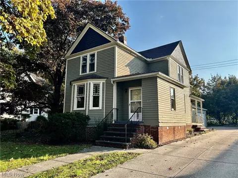 2649 S Taylor Rd, Cleveland Heights, OH 44118