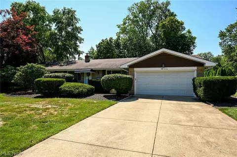 5014 Douglas Dr, North Olmsted, OH 44070