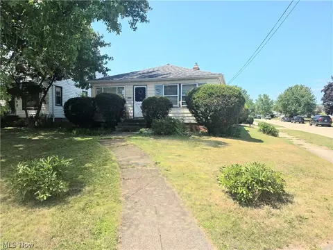 6040 W 54th St, Parma, OH 44129
