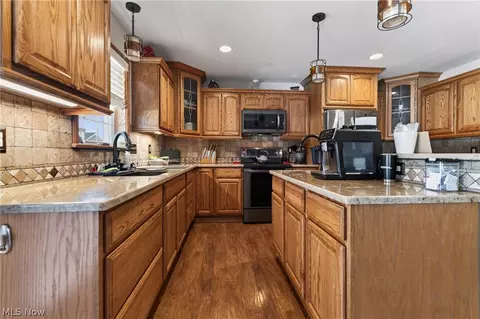 Kitchen - 4875 Tree Line Trl, New Middletown, OH 44442 photo 1 of 6