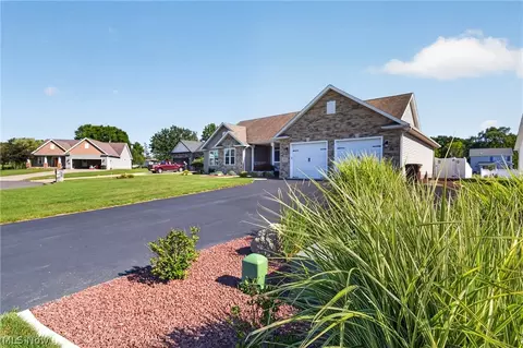 Exterior - 4875 Tree Line Trl, New Middletown, OH 44442 photo 8 of 9