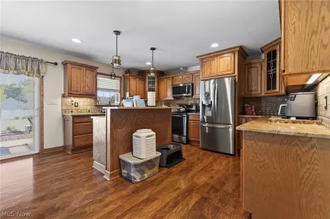 Kitchen - 4875 Tree Line Trl, New Middletown, OH 44442 photo 3 of 6