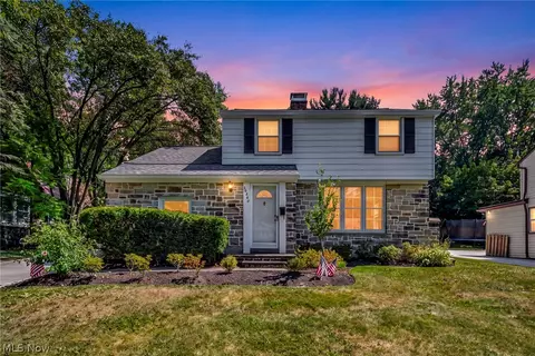 20860 Farnsleigh Rd, Shaker Heights, OH 44122