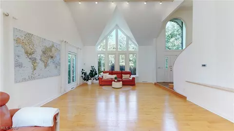 Living - 7380 Rollingbrook Trl, Solon, OH 44139 photo 2 of 3
