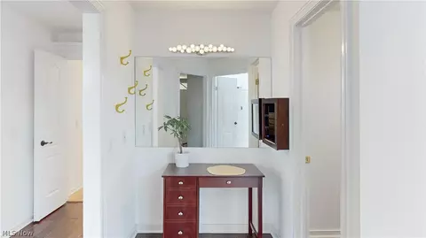 Entry Way - 7380 Rollingbrook Trl, Solon, OH 44139 photo 2 of 3