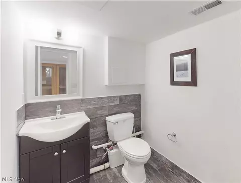 Bath - 7380 Rollingbrook Trl, Solon, OH 44139 photo 8 of 9