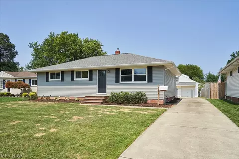 35477 Hobbie Dr, Eastlake, OH 44095