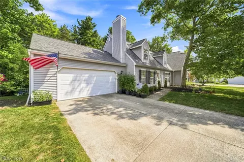 19644 Porters Ln, Strongsville, OH 44149