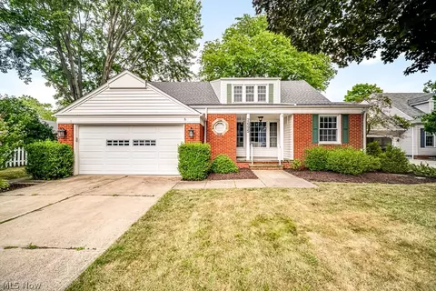 2695 Gibson Dr, Rocky River, OH 44116