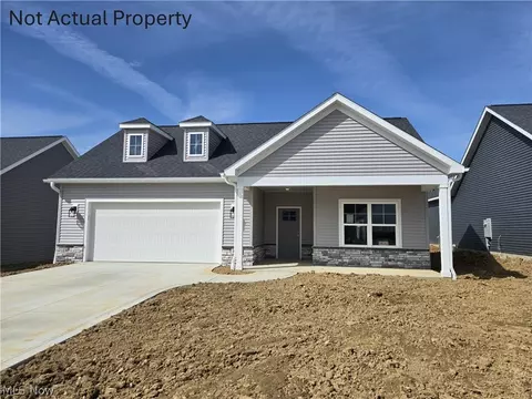 4304 Evergreen Ct, North Canton, OH 44720