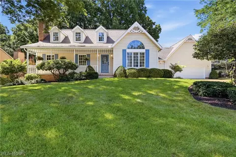 992 Liberty Ln NW, North Canton, OH 44720